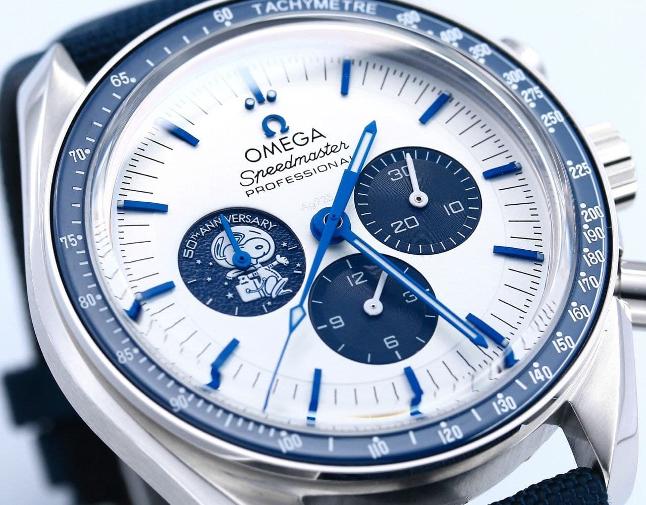 Omega Speedmaster Snoopy– Chronograph